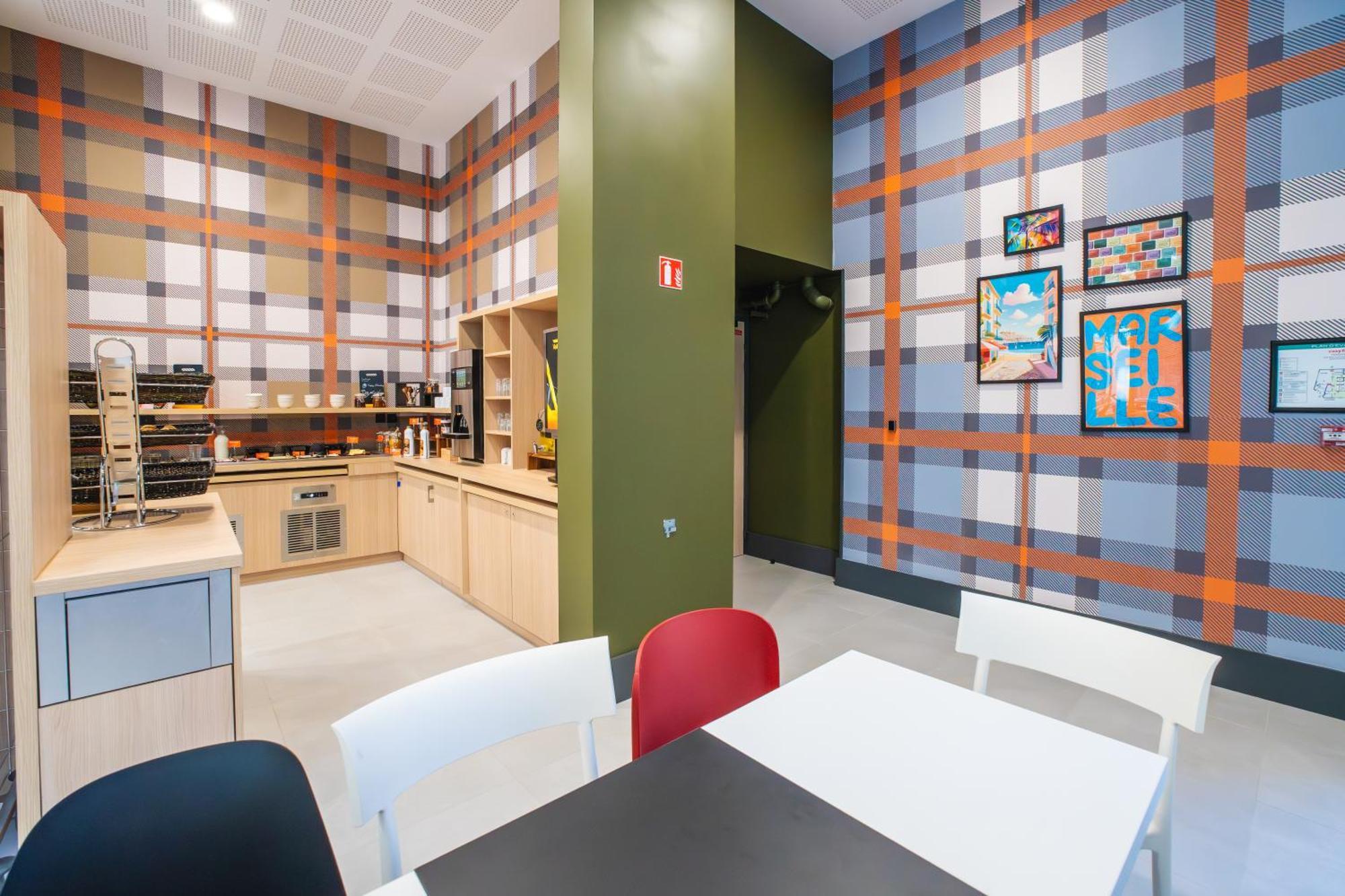 Easyhotel Marseille Euromed Zewnętrze zdjęcie