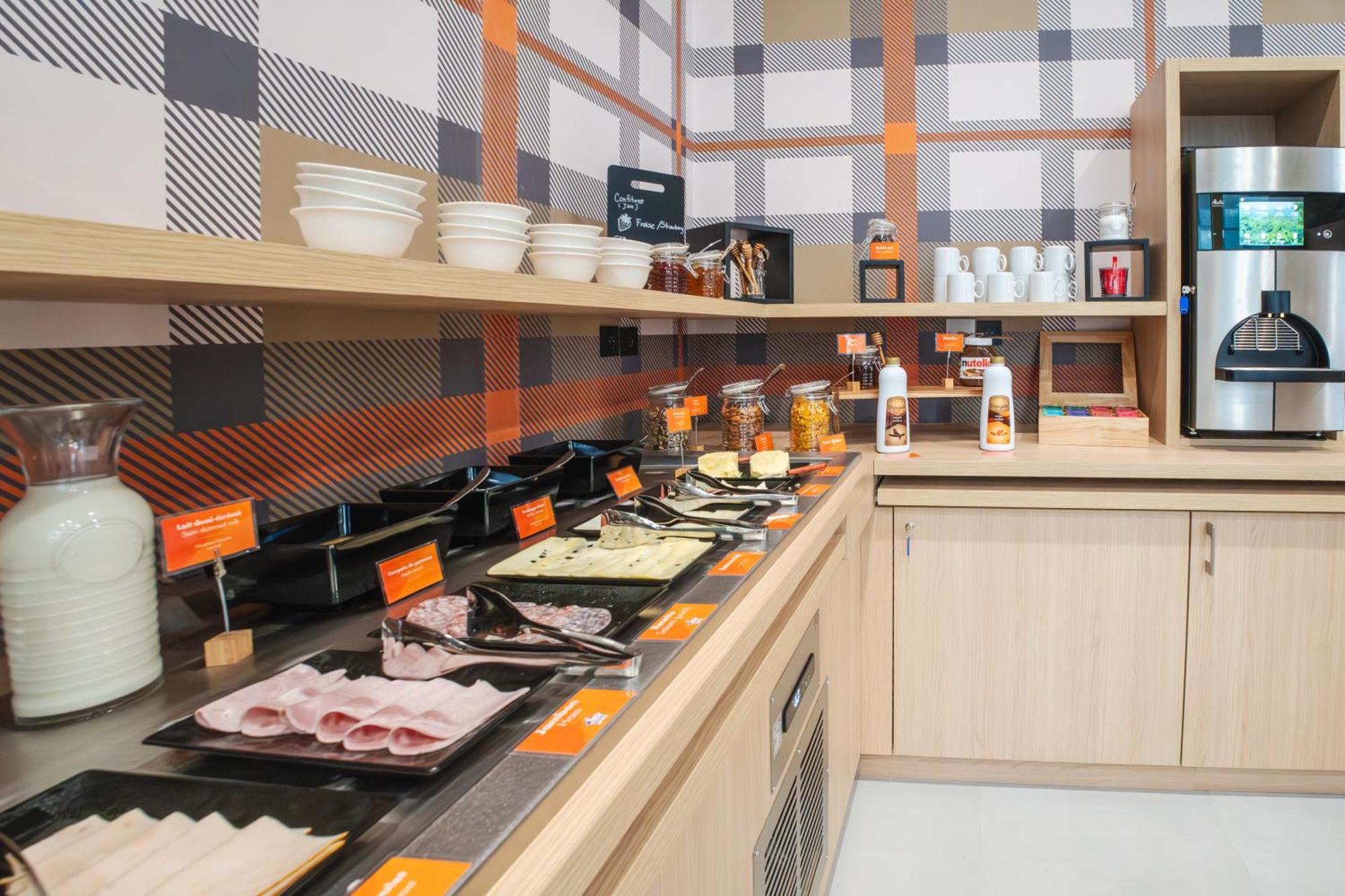 Easyhotel Marseille Euromed Zewnętrze zdjęcie